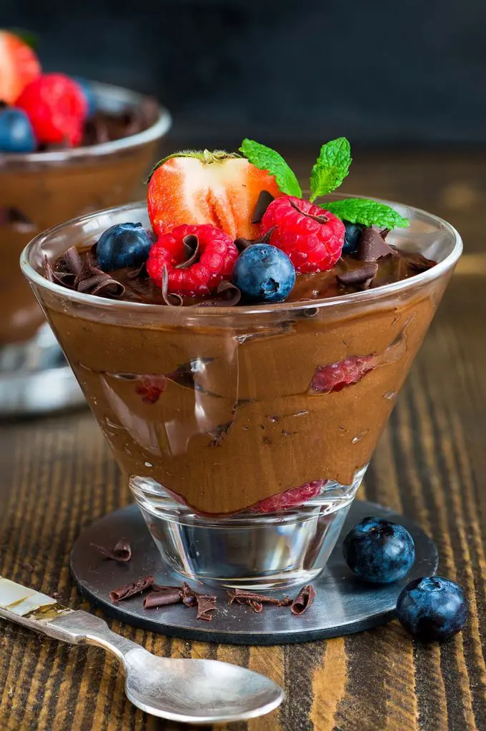 avocado-mousse-sugar-free-desserts-without-artificial-sweeteners-partieswithacause.com-healthy-party-food-680x1024